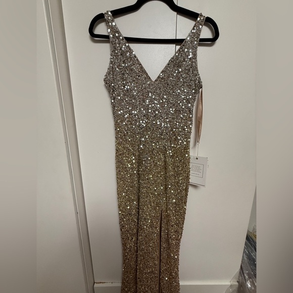 NWT |Mac Duggal 1068 Shimmering Gold Sequined Sleeveless  Side Slit Gown Size 2 - Picture 8 of 17